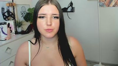 Miabrunette22 live cam on Cam4