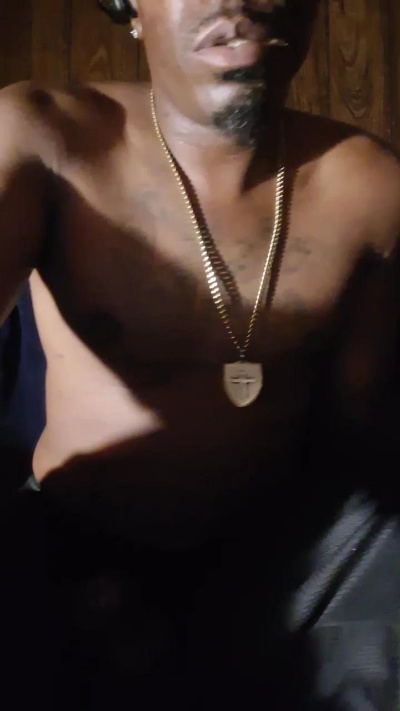 MiamiSnickeraXL live cam on Cam4