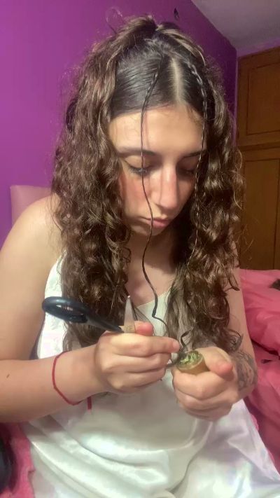 Miaxxx21 live cam on Cam4