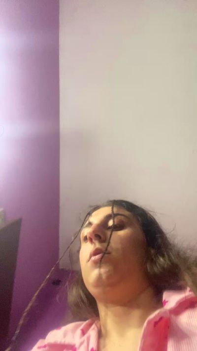 Miaxxx21 live cam on Cam4