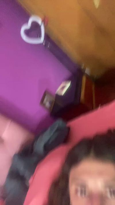 Miaxxx21 live cam on Cam4