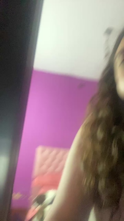 Miaxxx21 live cam on Cam4