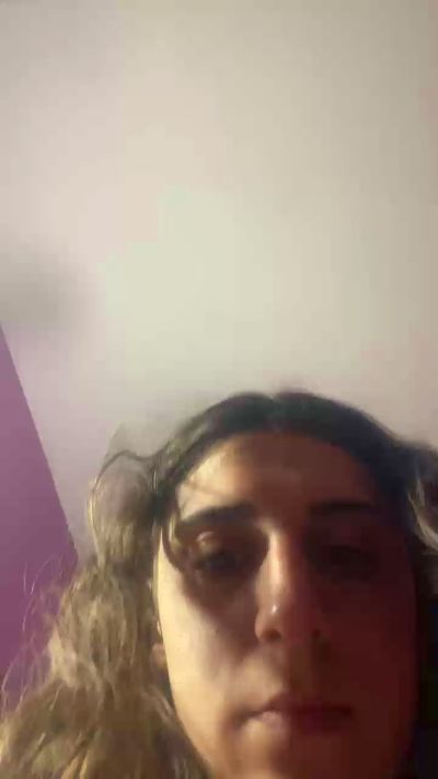 Miaxxx21 live cam on Cam4