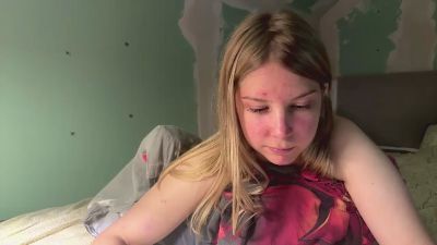 MicaKresky live cam on Cam4