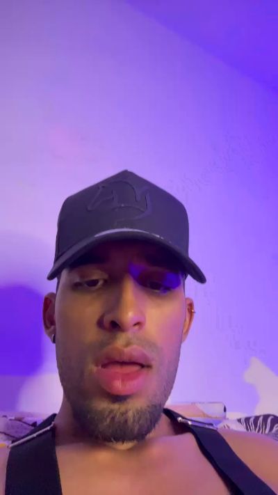 Michael_Hanks live cam on Cam4