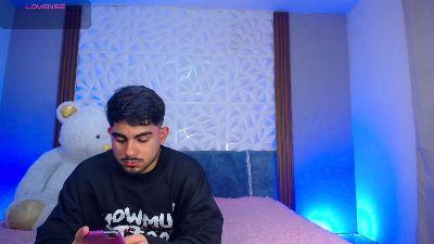 Michaell_twinkk live cam on Cam4