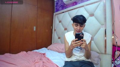 Michaell_twinkk live cam on Cam4
