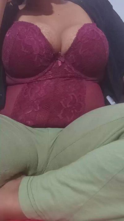 Michou975 live cam on Cam4
