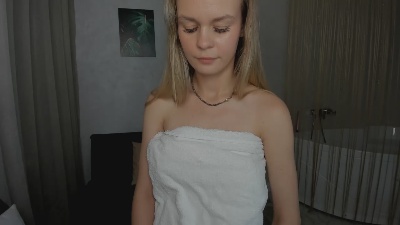MidnightAura live cam on Cam4
