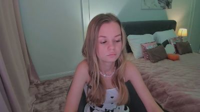 MidnightAura live cam on Cam4