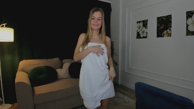 MidnightAura live cam on Cam4