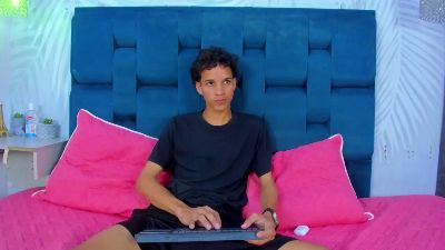MidnightKing_ live cam on Cam4