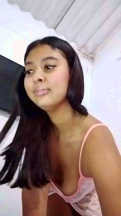 MielLunari live cam on Cam4