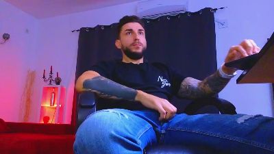 MightyAaronX live cam on Cam4
