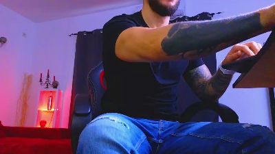 MightyAaronX live cam on Cam4
