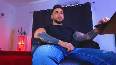 MightyAaronX live cam on Cam4
