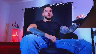 MightyAaronX live cam on Cam4