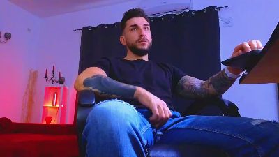 MightyAaronX live cam on Cam4