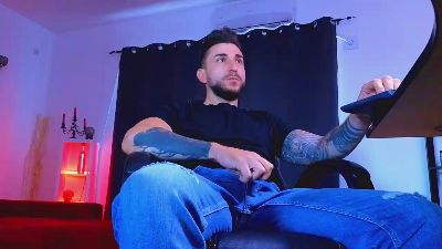 MightyAaronX live cam on Cam4