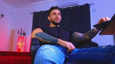 MightyAaronX live cam on Cam4