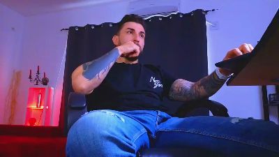MightyAaronX live cam on Cam4