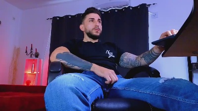 MightyAaronX live cam on Cam4