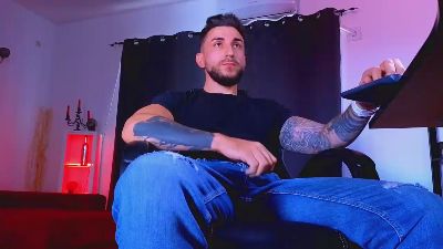 MightyAaronX live cam on Cam4