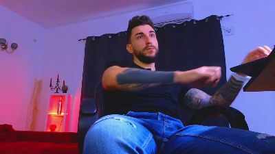 MightyAaronX live cam on Cam4
