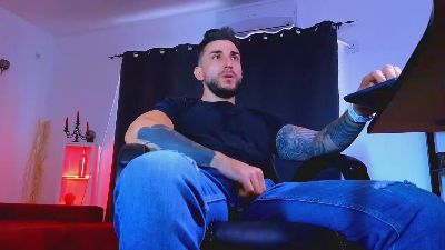 MightyAaronX live cam on Cam4