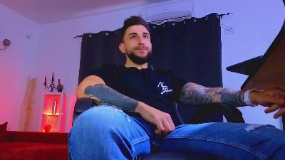 MightyAaronX live cam on Cam4