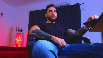 MightyAaronX live cam on Cam4