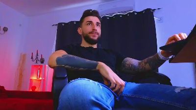MightyAaronX live cam on Cam4
