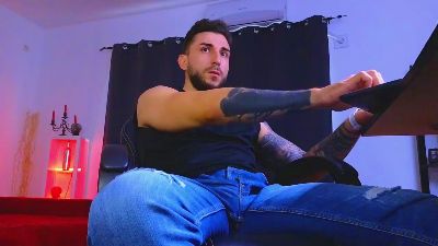 MightyAaronX live cam on Cam4