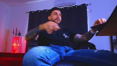 MightyAaronX live cam on Cam4