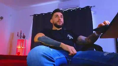 MightyAaronX live cam on Cam4