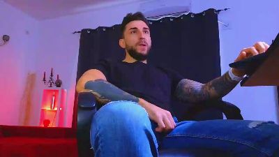 MightyAaronX live cam on Cam4