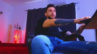 MightyAaronX live cam on Cam4