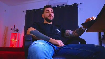 MightyAaronX live cam on Cam4