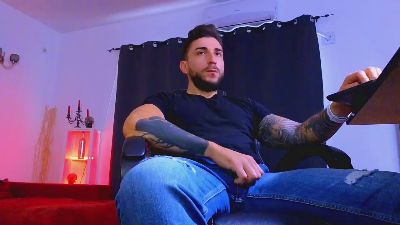 MightyAaronX live cam on Cam4