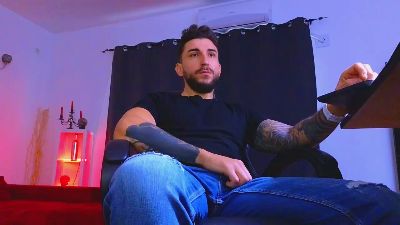 MightyAaronX live cam on Cam4