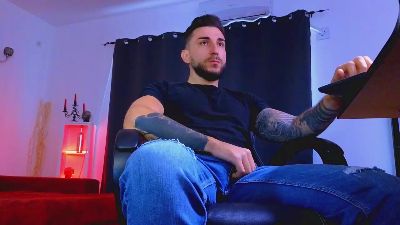 MightyAaronX live cam on Cam4