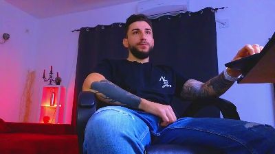 MightyAaronX live cam on Cam4