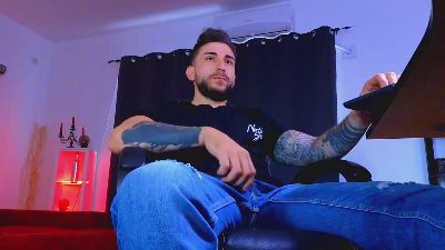 MightyAaronX live cam on Cam4