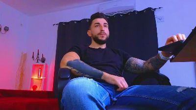 MightyAaronX live cam on Cam4