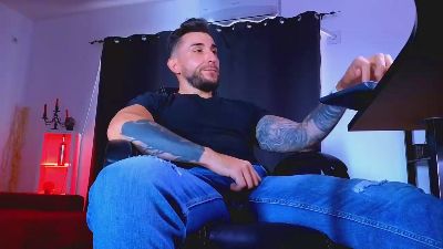MightyAaronX live cam on Cam4
