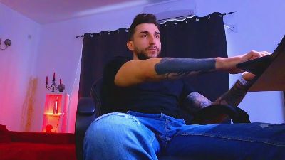 MightyAaronX live cam on Cam4