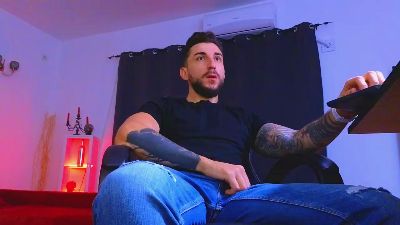 MightyAaronX live cam on Cam4