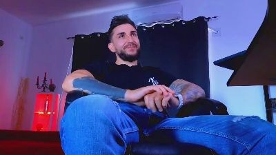 MightyAaronX live cam on Cam4