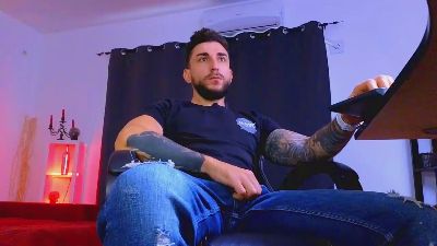 MightyAaronX live cam on Cam4