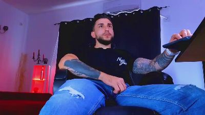 MightyAaronX live cam on Cam4